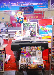 鸿盛数码亮相2009第十四届中原国际广告展，引领数字广告制作新风潮